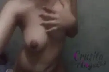 Gadis Crusitaangel Saat Bersantai Di Kamar